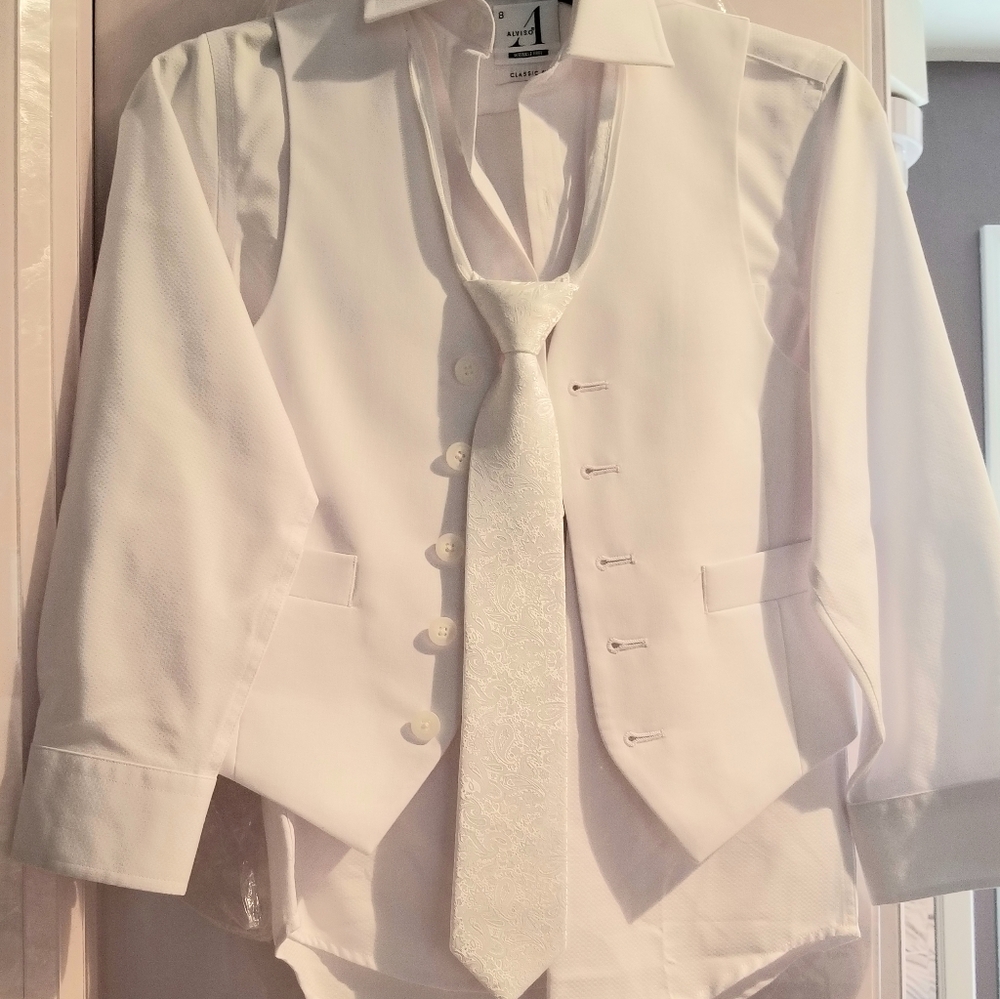 Boys Andrew Marc WHITE suit w tie and vest